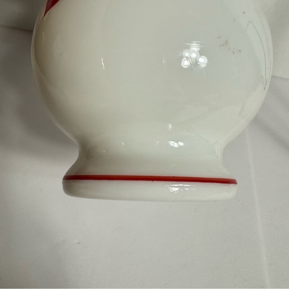 Vintage Westmoreland Milk Glass vase with hand painted Red Roses, Bows & Hearts - Picture 5 of 11